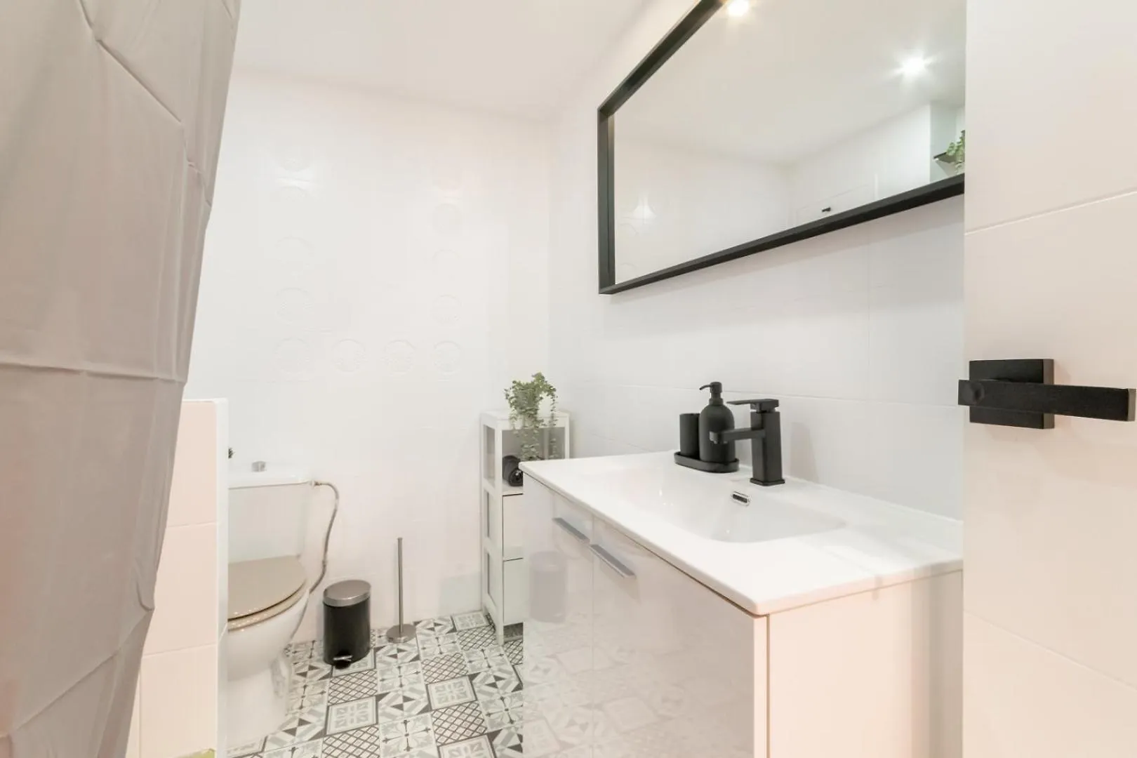 Guest house Coliving Gran Via Carlos III Hotel Barcelona